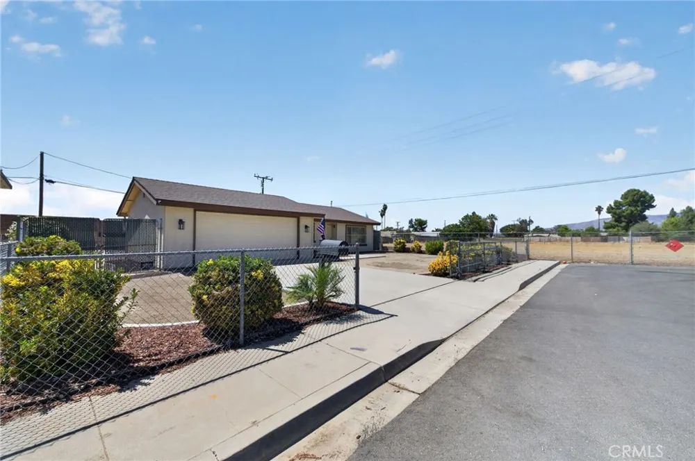 605 Los Tilos Hemet, CA 92543