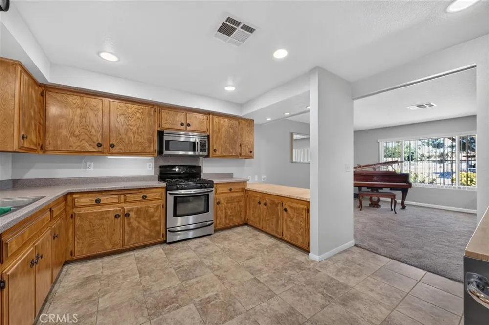 605 Los Tilos Hemet, CA 92543