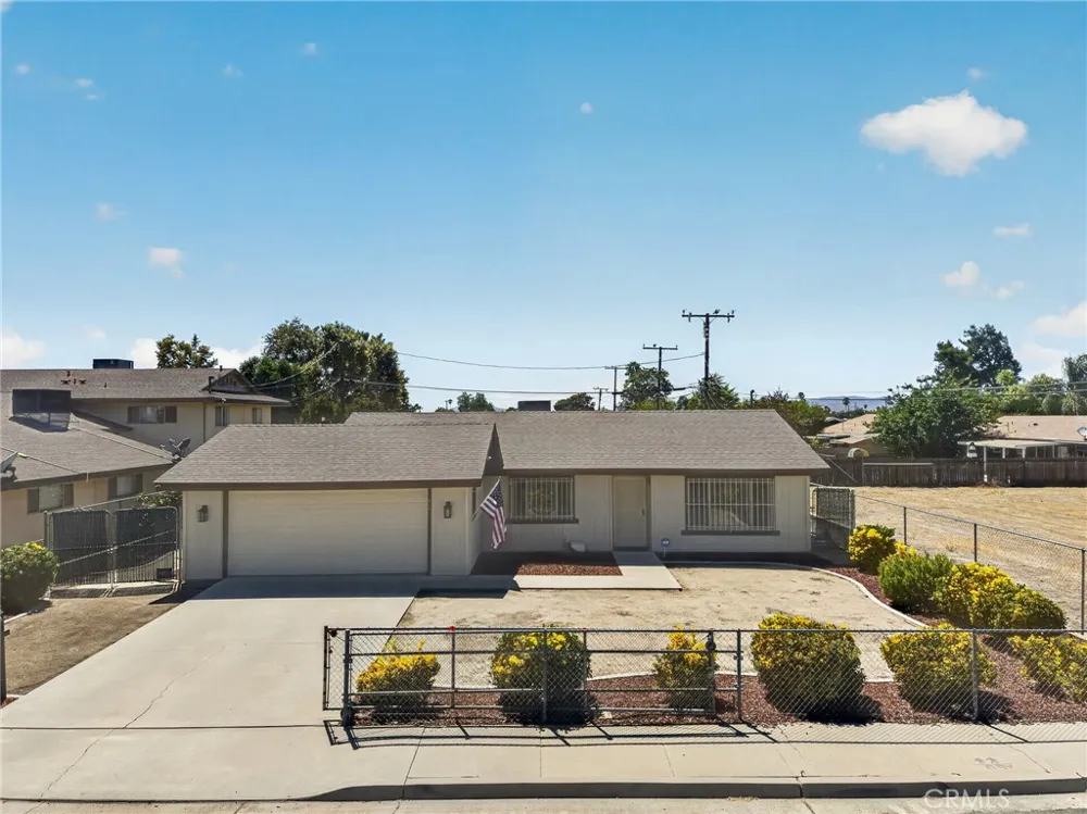 605 Los Tilos Hemet, CA 92543