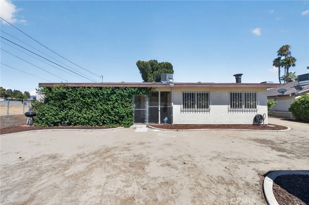 605 Los Tilos Hemet, CA 92543