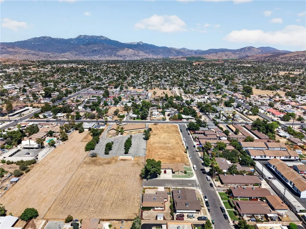 605 Los Tilos Hemet, CA 92543