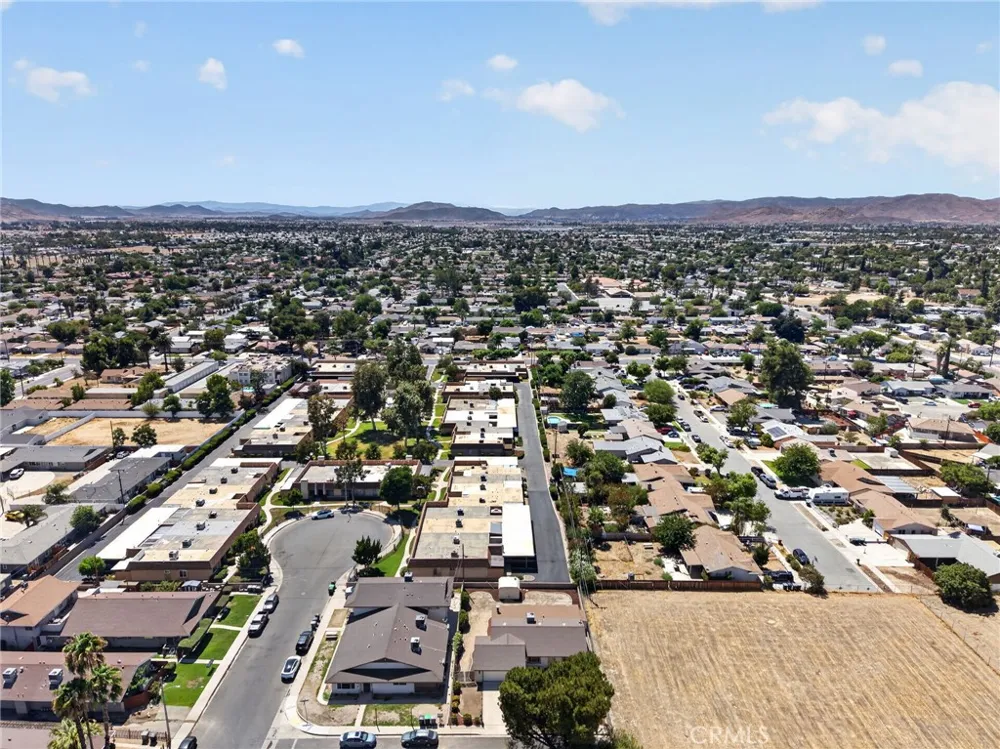 605 Los Tilos Hemet, CA 92543