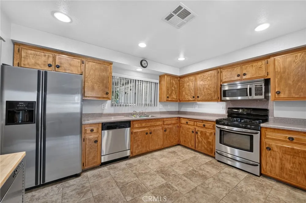 605 Los Tilos Hemet, CA 92543
