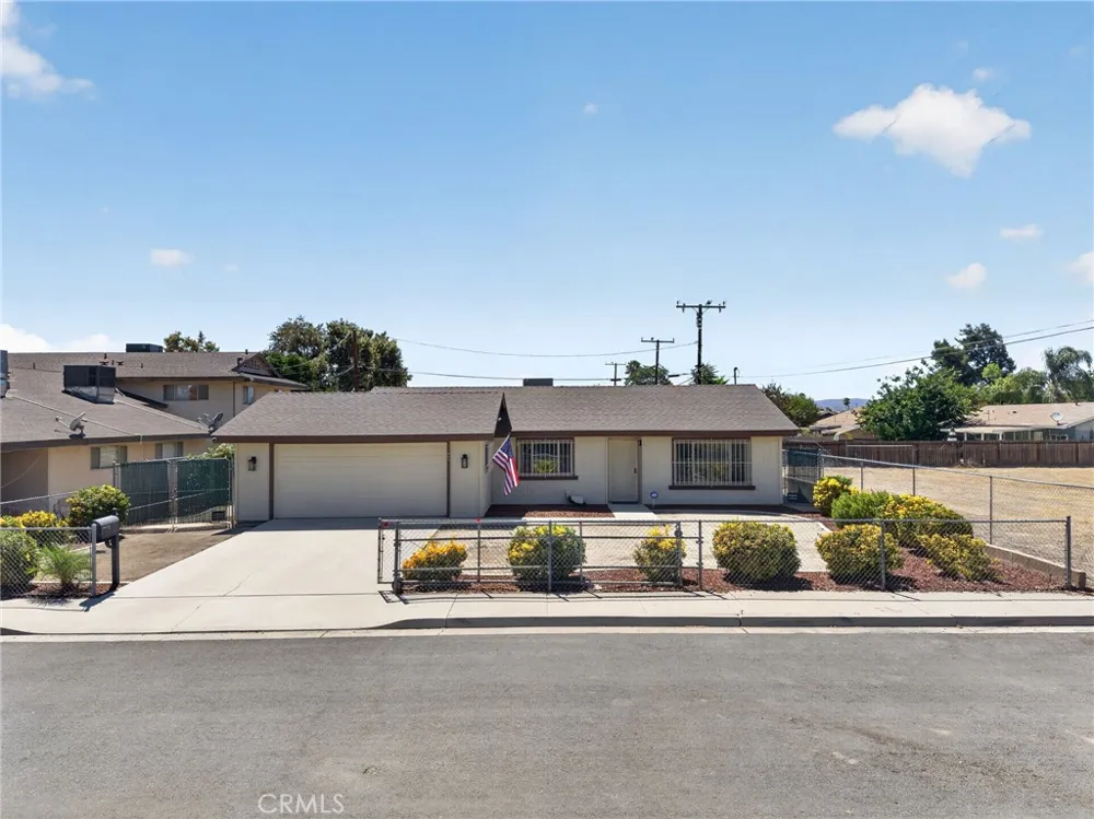 605 Los Tilos Hemet, CA 92543