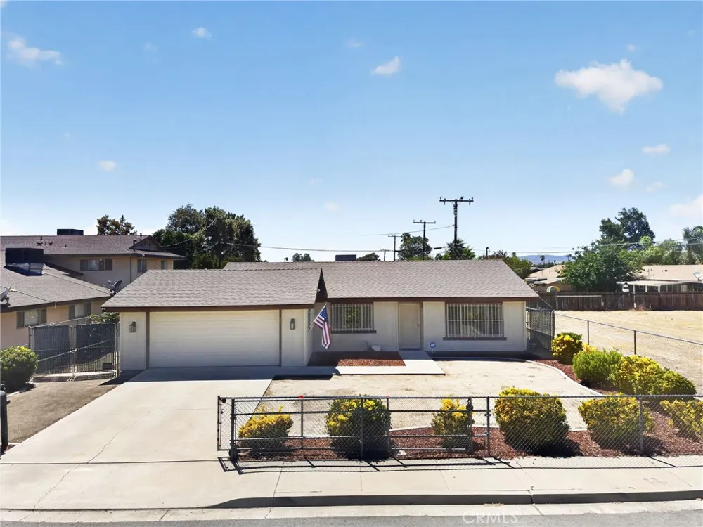 605 Los Tilos Hemet, CA 92543