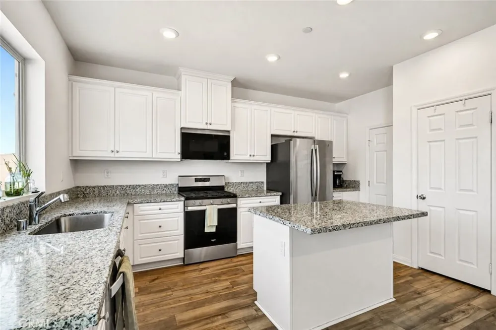 30847 Southend Winchester, CA 92596