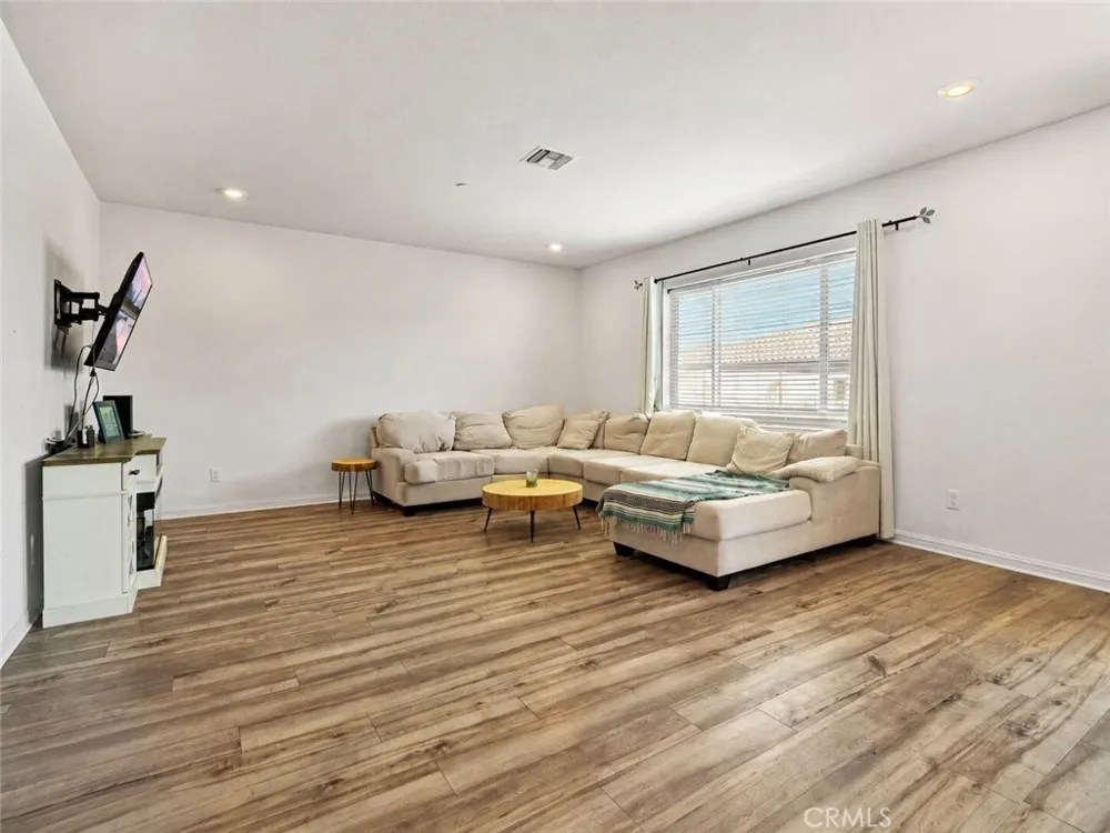 30847 Southend Winchester, CA 92596