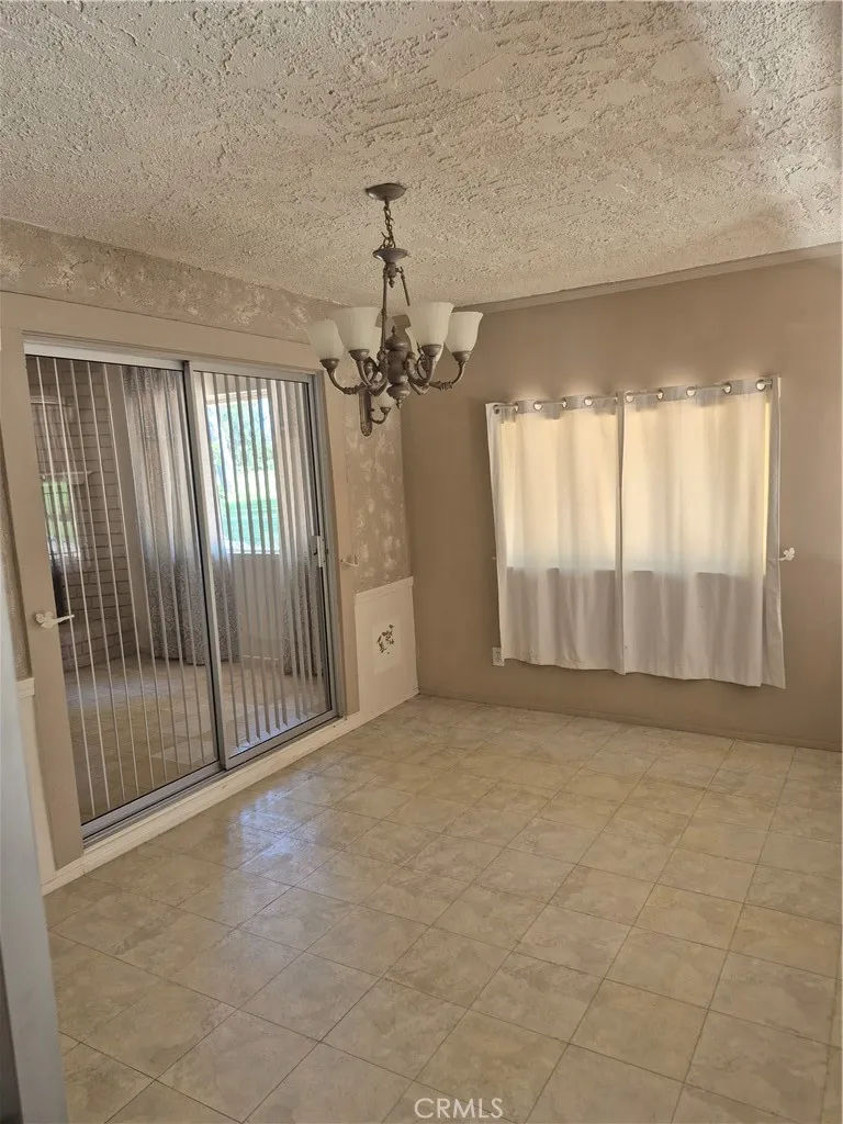 1925 Silver Oak Way Hemet, CA 92545
