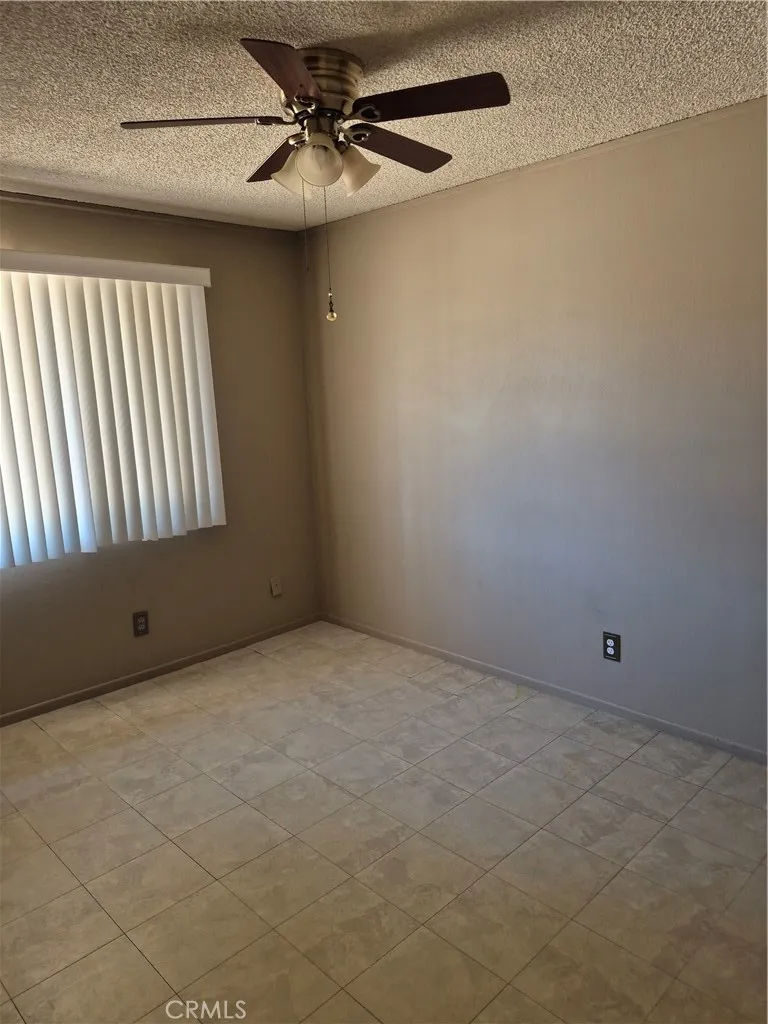 1925 Silver Oak Way Hemet, CA 92545