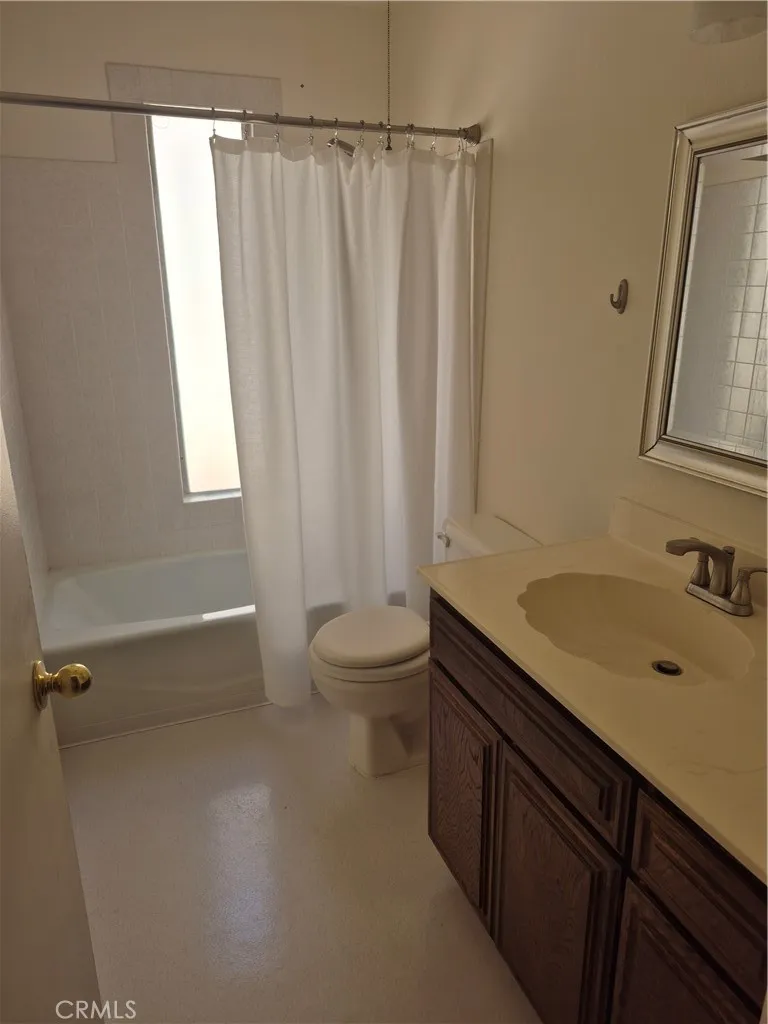 1925 Silver Oak Way Hemet, CA 92545