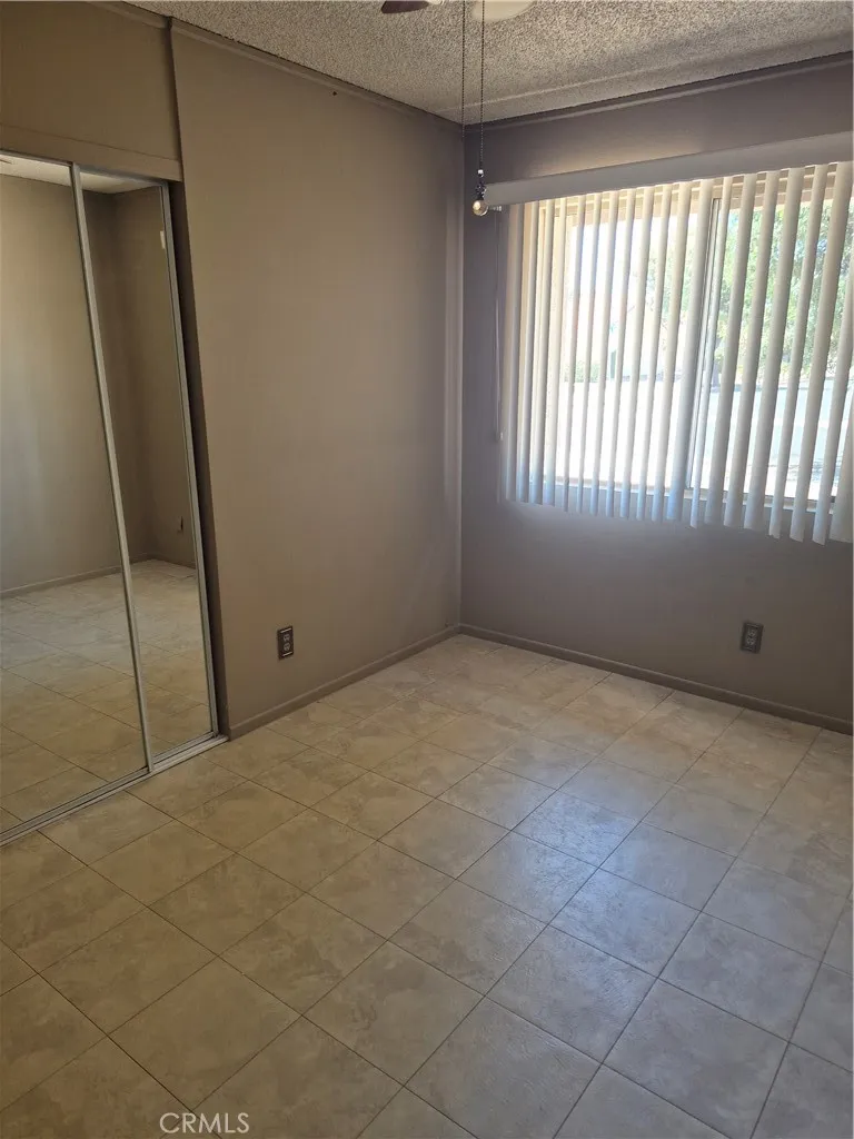 1925 Silver Oak Way Hemet, CA 92545