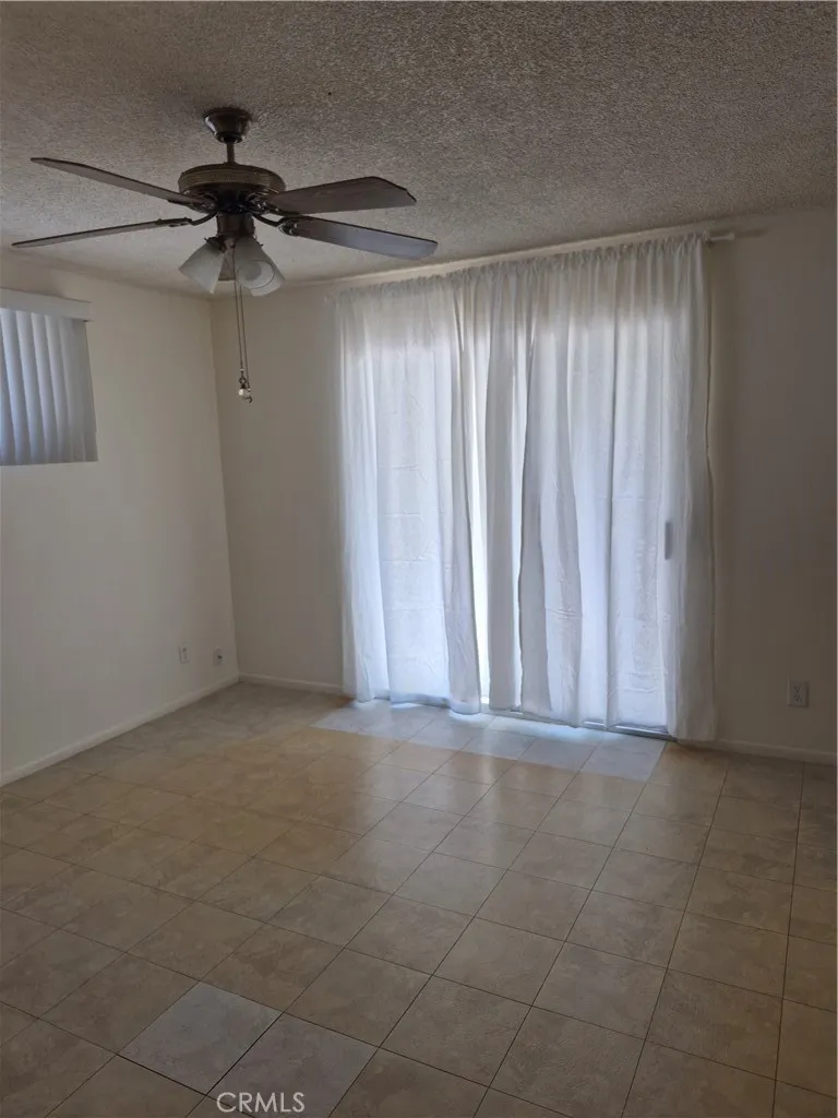1925 Silver Oak Way Hemet, CA 92545