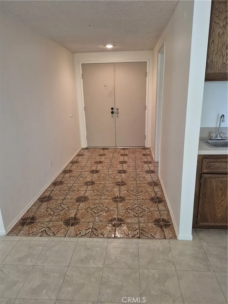 1925 Silver Oak Way Hemet, CA 92545