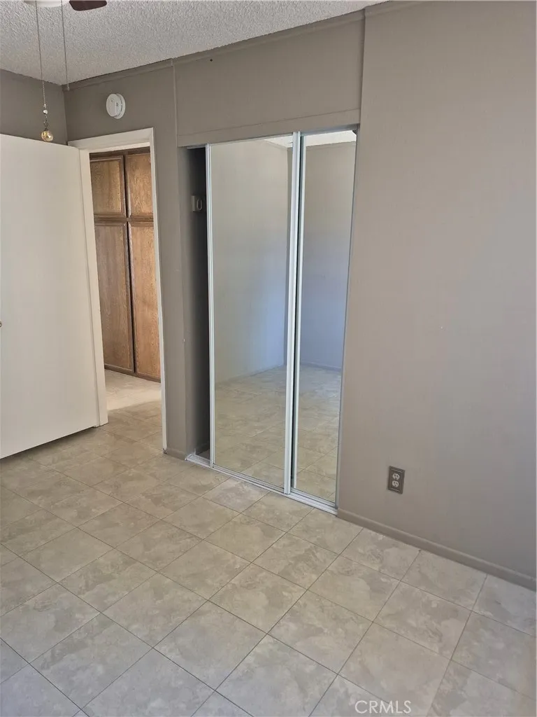 1925 Silver Oak Way Hemet, CA 92545