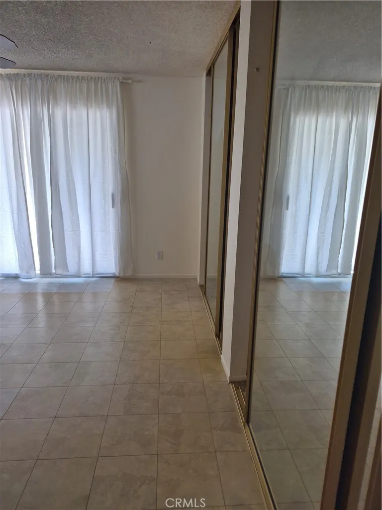 1925 Silver Oak Way Hemet, CA 92545