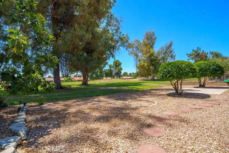 1925 Silver Oak Way Hemet, CA 92545