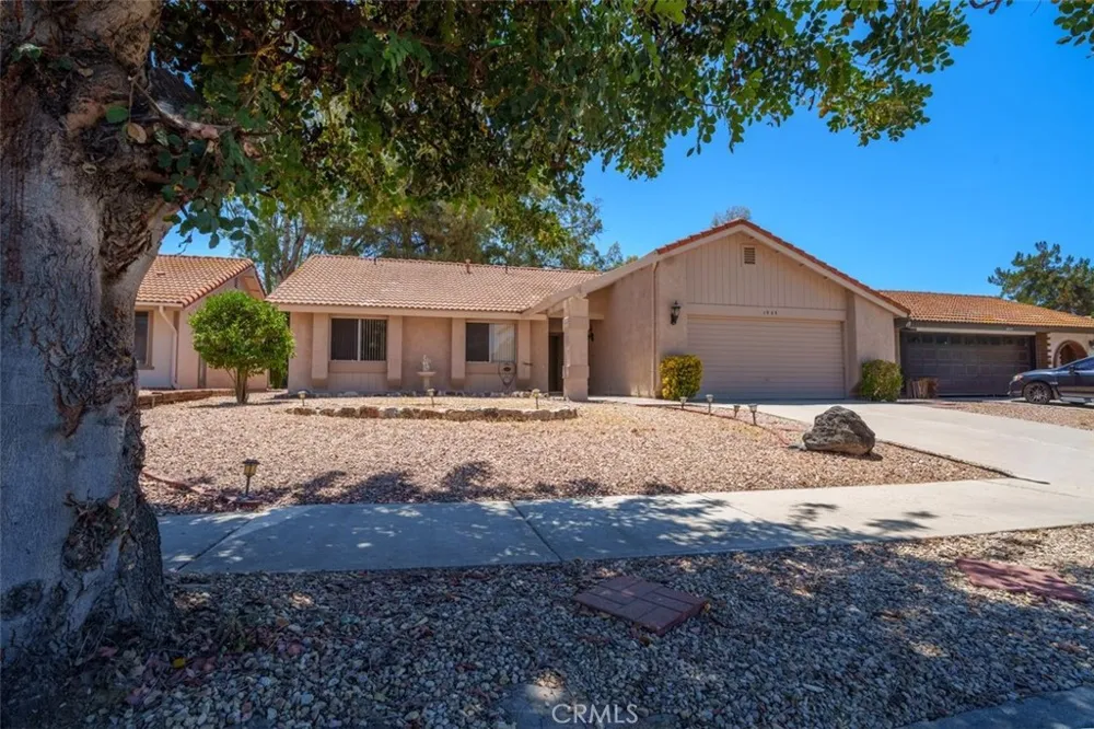 1925 Silver Oak Way Hemet, CA 92545