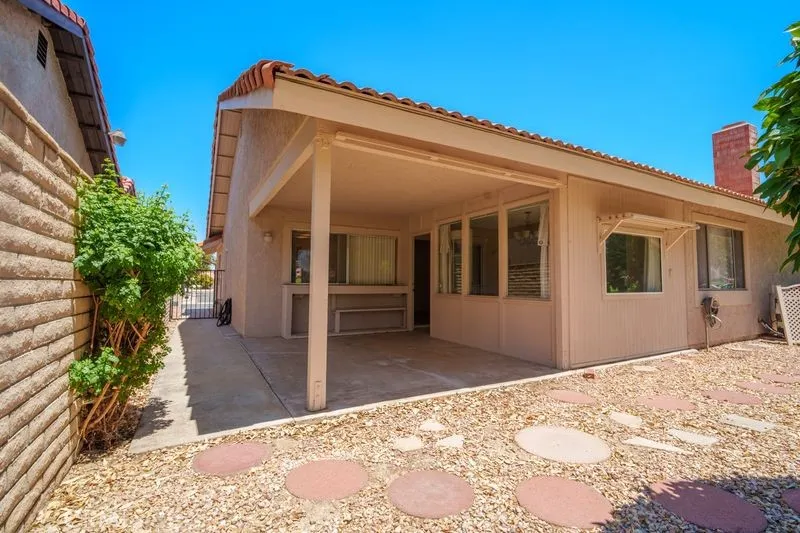 1925 Silver Oak Way Hemet, CA 92545