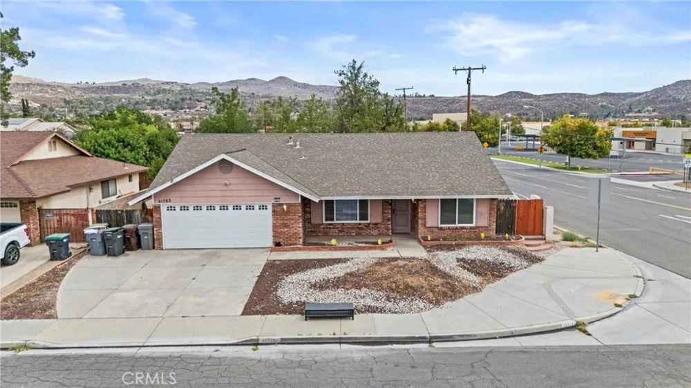 41763 Lomas Hemet, CA 92544