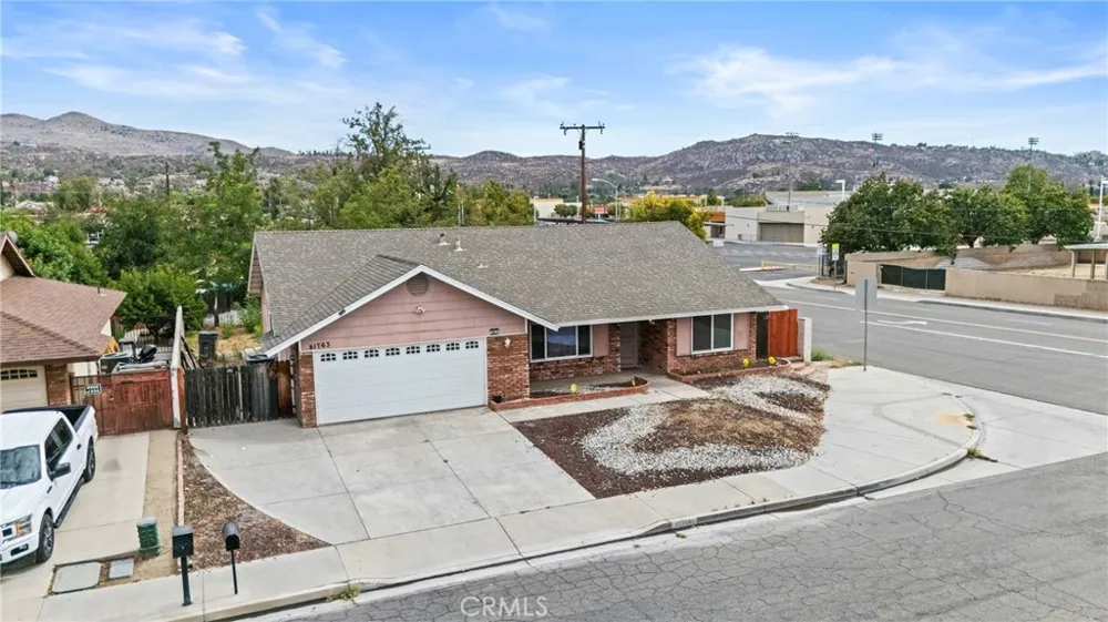 41763 Lomas Hemet, CA 92544
