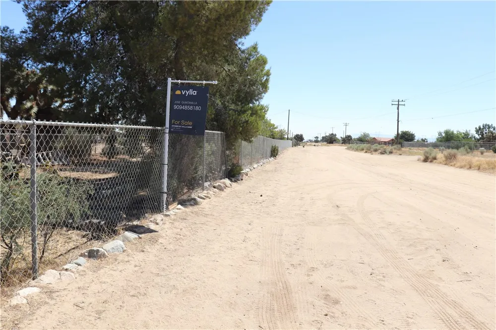 6848 Nielson Road Phelan, CA 92271