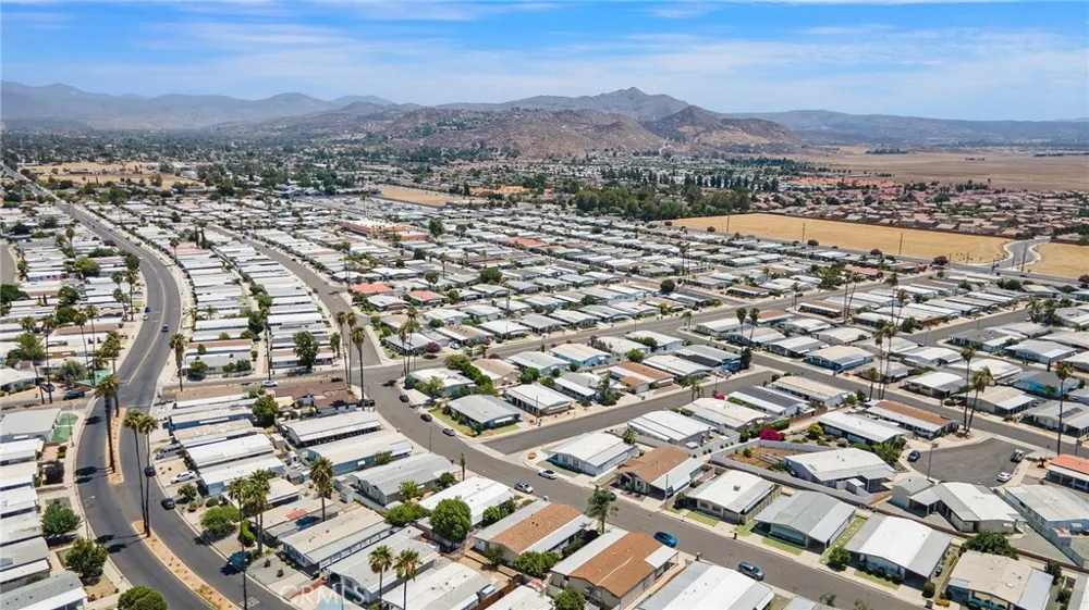 1430 Vista Grande Hemet, CA 92543
