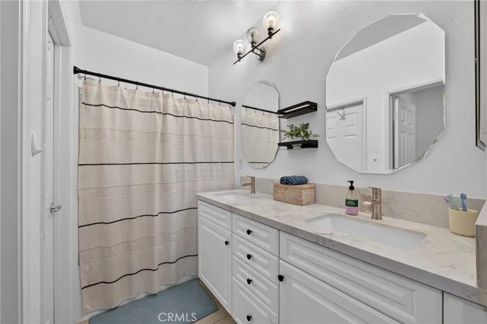 35960 Lindstrand Ave #4 Murrieta, CA 92563