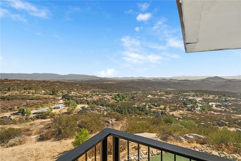 33275 Valerio Road Hemet, CA 92544