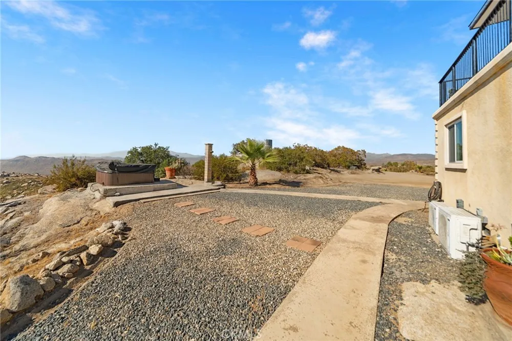 33275 Valerio Road Hemet, CA 92544