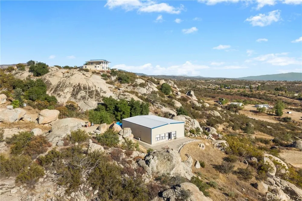 33275 Valerio Road Hemet, CA 92544