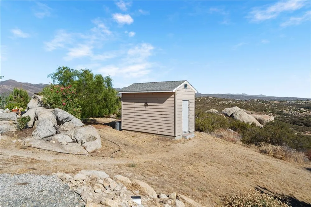 33275 Valerio Road Hemet, CA 92544