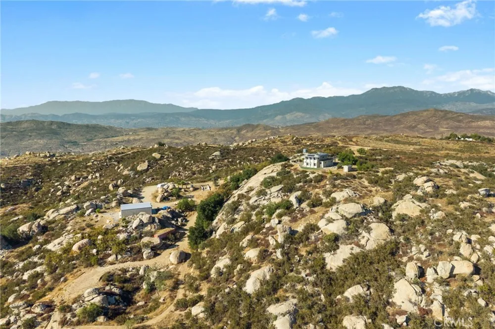 33275 Valerio Road Hemet, CA 92544