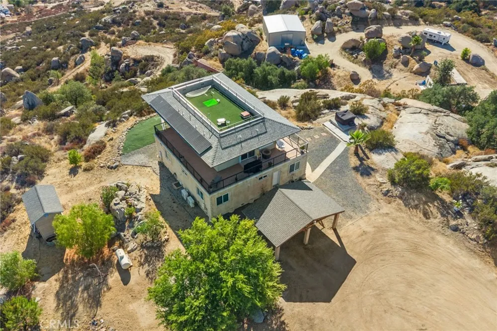 33275 Valerio Road Hemet, CA 92544