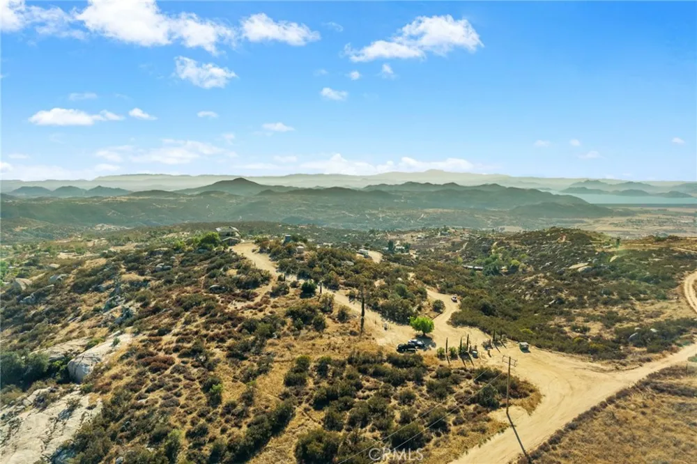 33275 Valerio Road Hemet, CA 92544