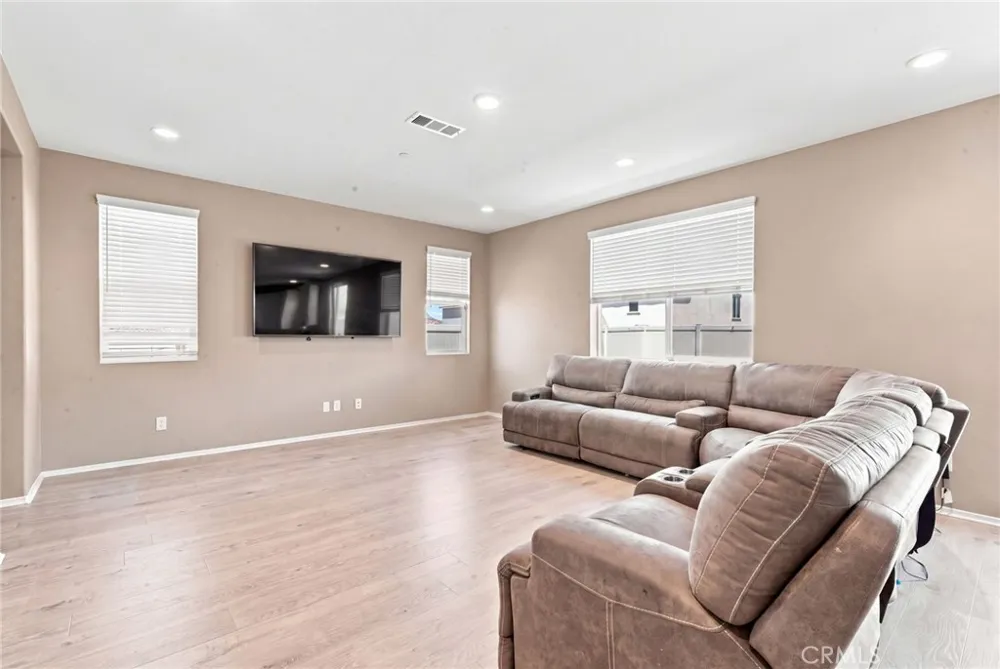 280 Berrybush Hemet, CA 92543