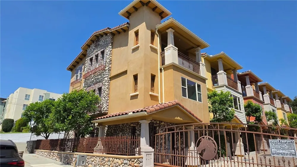 10121 W Amber Court Tujunga, CA 91042