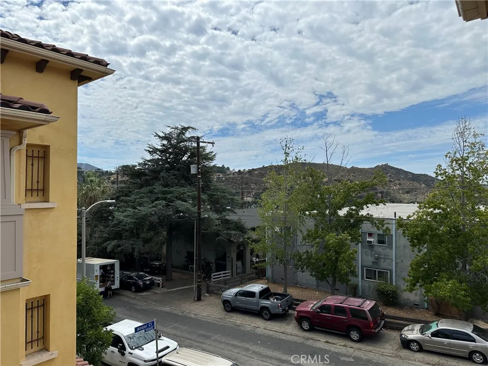10121 W Amber Court Tujunga, CA 91042