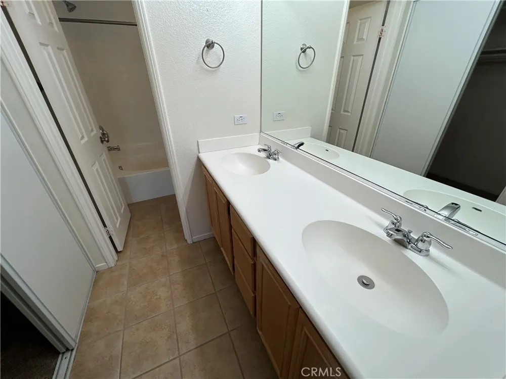 41696 Woodridge Avenue #2 Murrieta, CA 92562