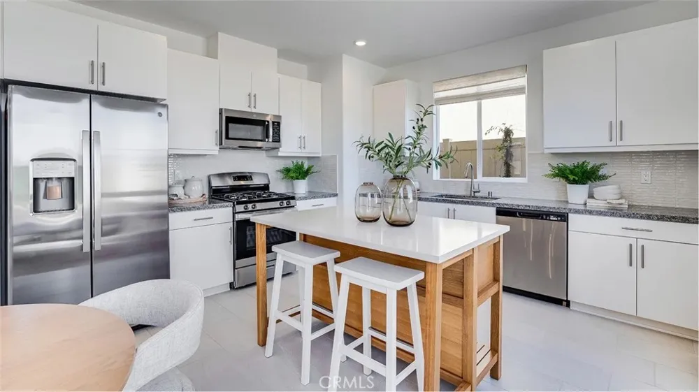 17956 Hawes Court Hesperia, CA 92345