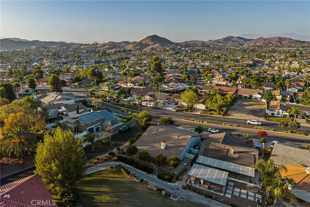 23137 Canyon Lake S Canyon Lake, CA 92587