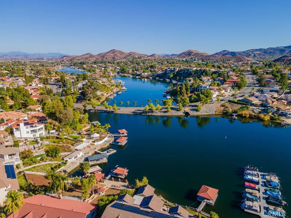 23137 Canyon Lake S Canyon Lake, CA 92587