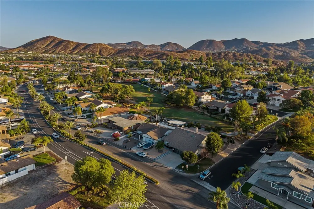 23137 Canyon Lake S Canyon Lake, CA 92587