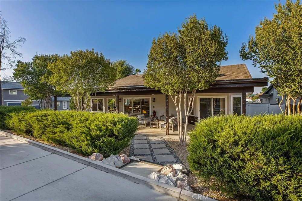 23137 Canyon Lake S Canyon Lake, CA 92587