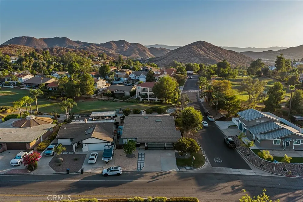23137 Canyon Lake S Canyon Lake, CA 92587