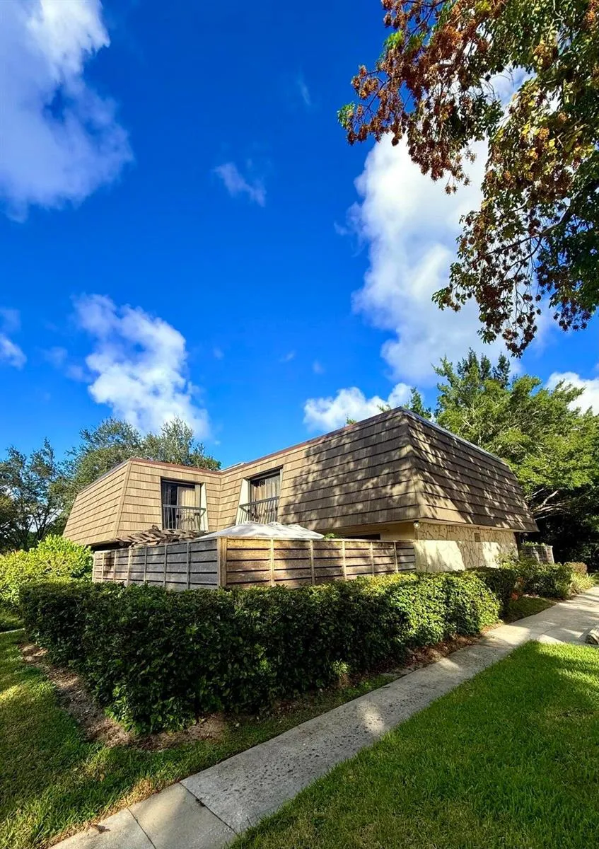903 9TH TERRACE Palm Beach Gardens, FL 33418