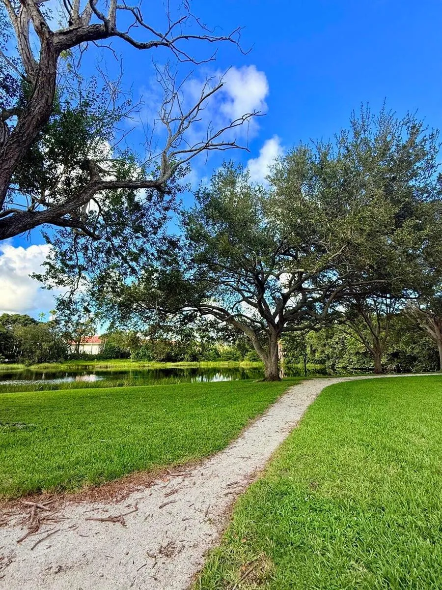 903 9TH TERRACE Palm Beach Gardens, FL 33418