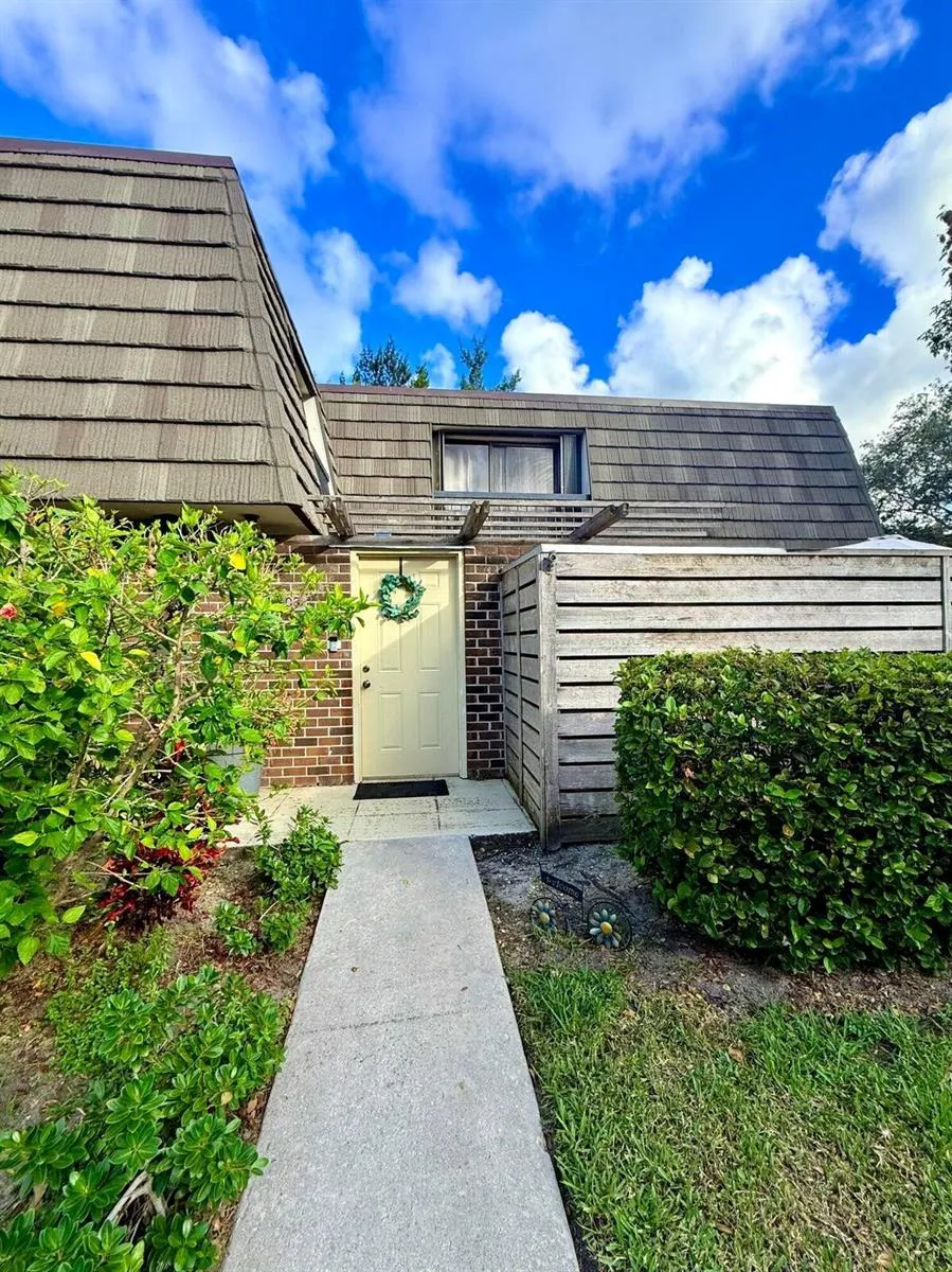 903 9TH TERRACE Palm Beach Gardens, FL 33418