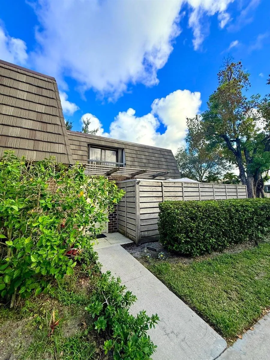 903 9TH TERRACE Palm Beach Gardens, FL 33418