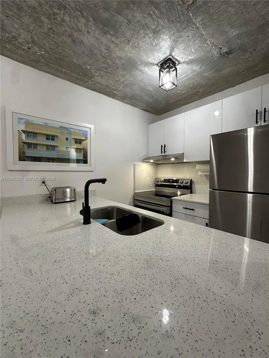 190 NW 69th St #6 Miami, FL 33150