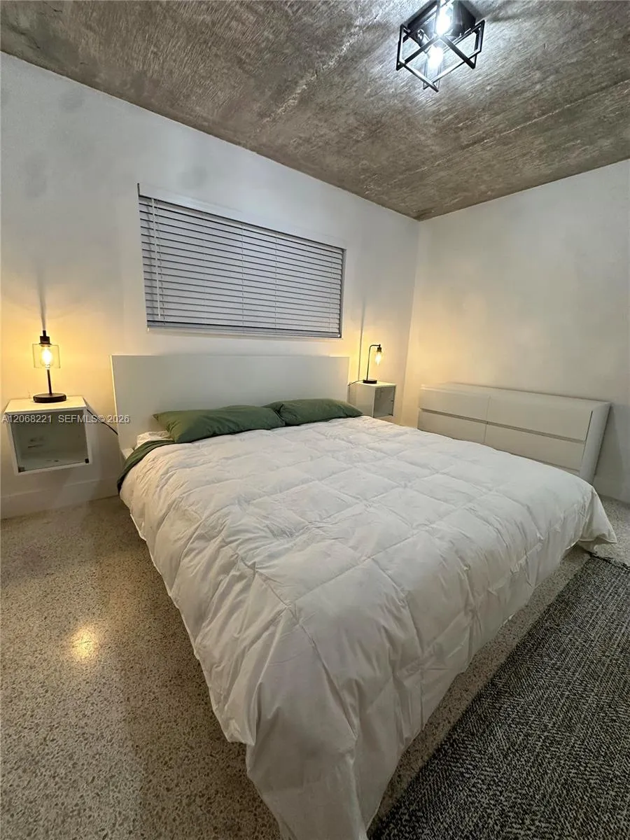190 NW 69th St #6 Miami, FL 33150